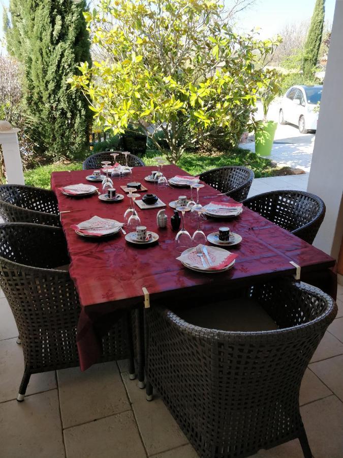 Les Chenes Chez Jo Et Aime Bed & Breakfast Regusse Luaran gambar